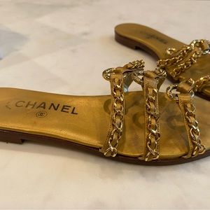 Chanel flip flops size 5
